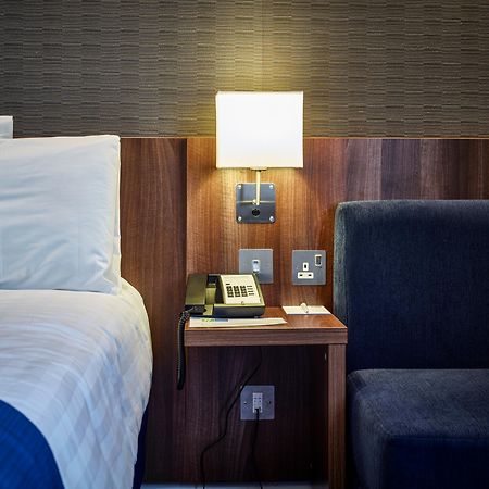 Holiday Inn Express Glenrothes By Ihg Esterno foto