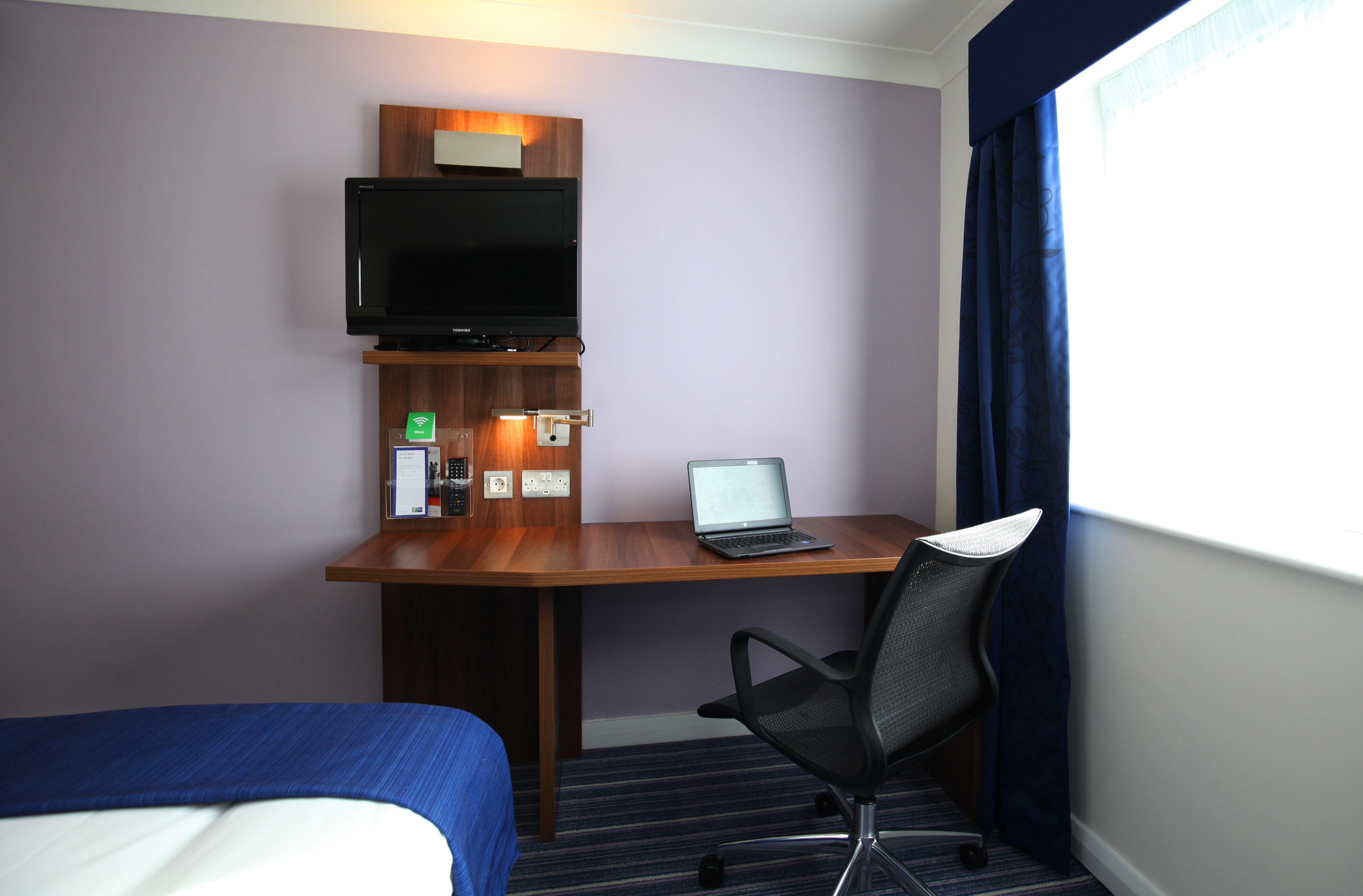 Holiday Inn Express Glenrothes By Ihg Esterno foto