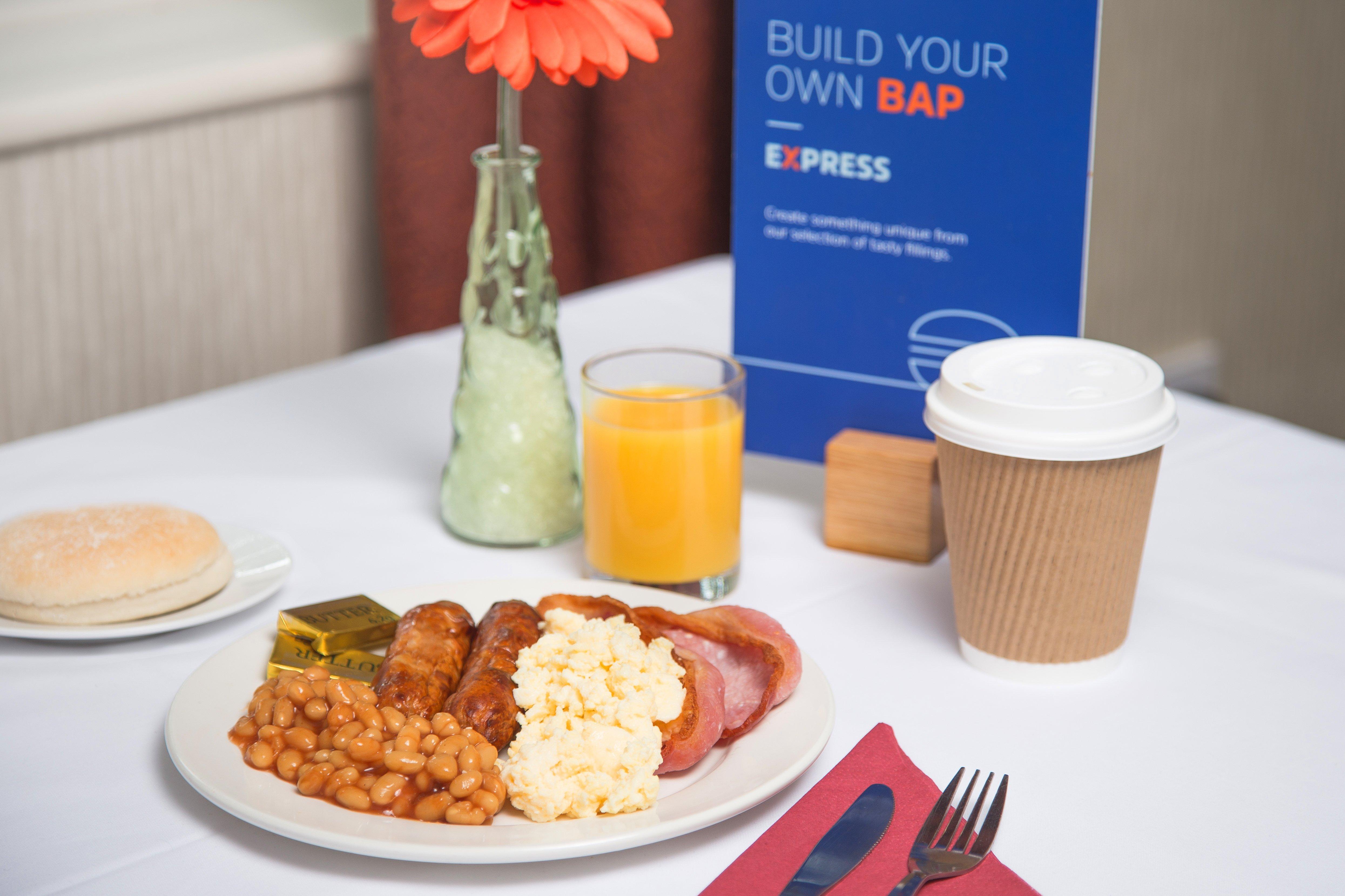 Holiday Inn Express Glenrothes By Ihg Esterno foto