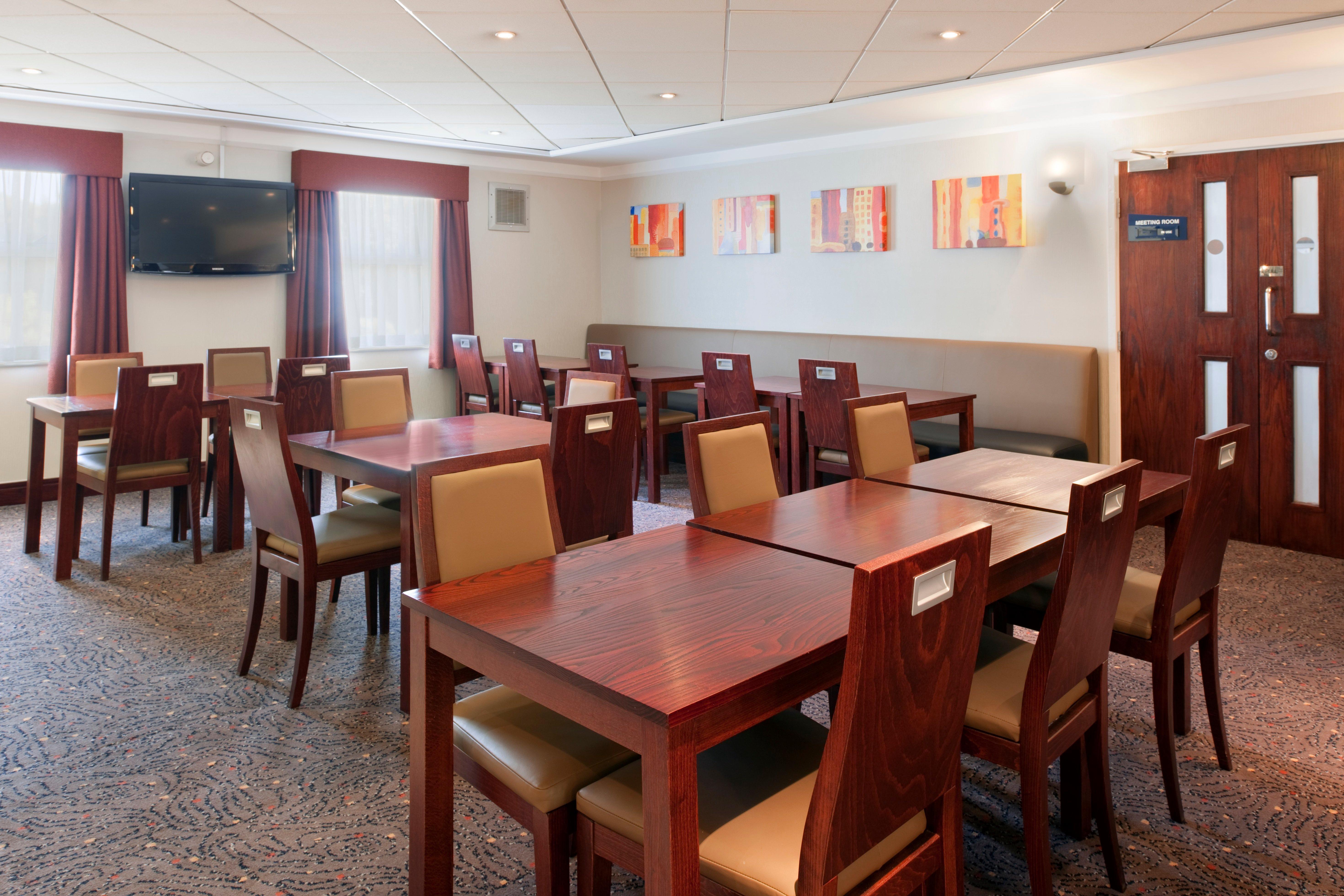Holiday Inn Express Glenrothes By Ihg Esterno foto