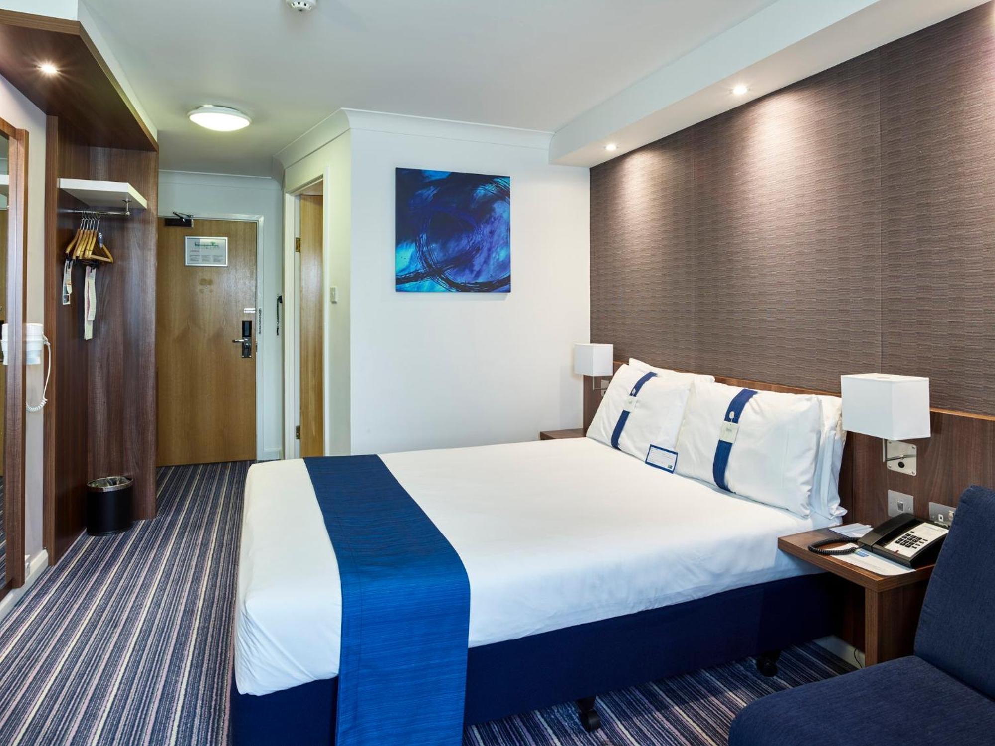 Holiday Inn Express Glenrothes By Ihg Esterno foto