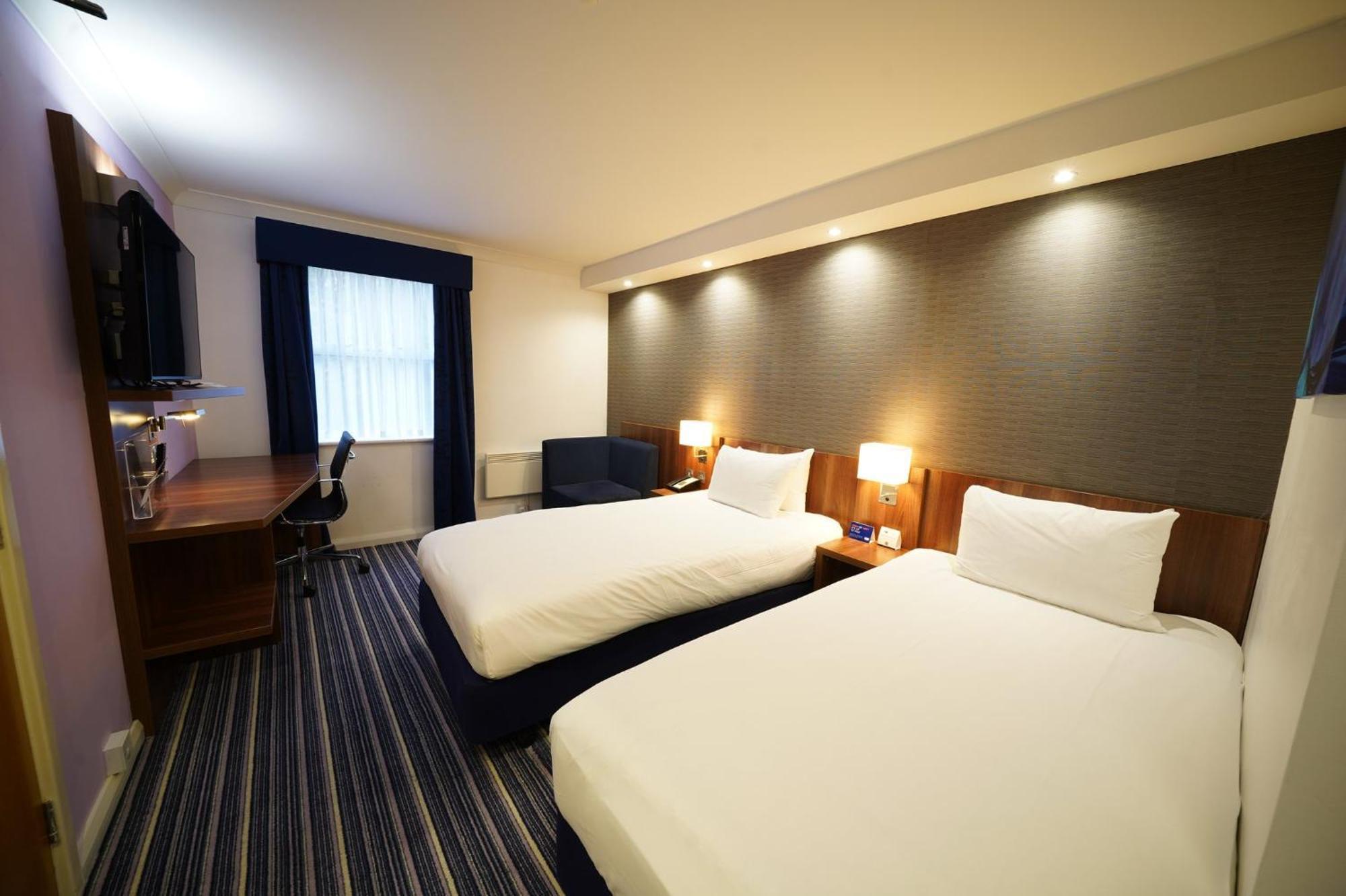 Holiday Inn Express Glenrothes By Ihg Esterno foto