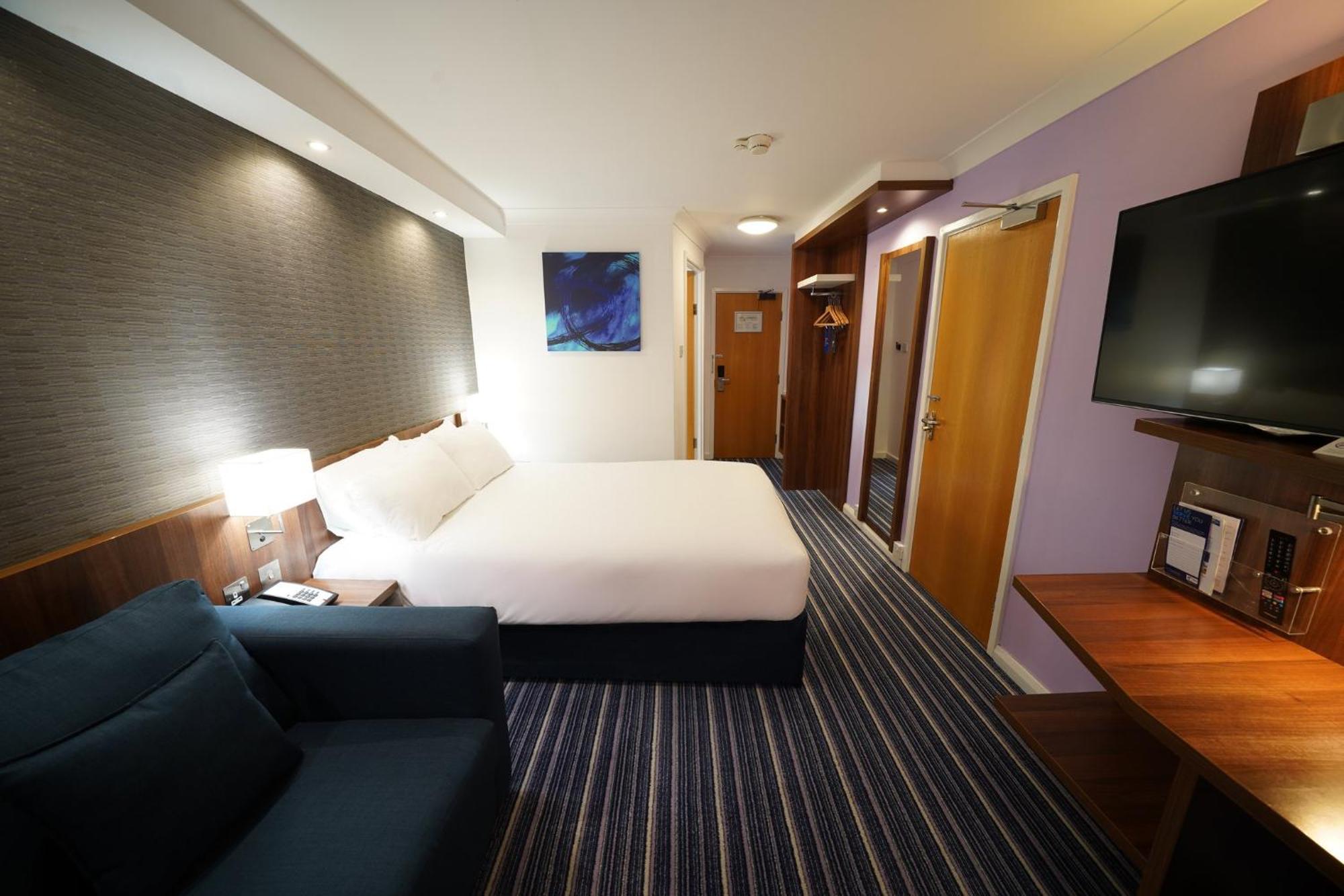 Holiday Inn Express Glenrothes By Ihg Esterno foto
