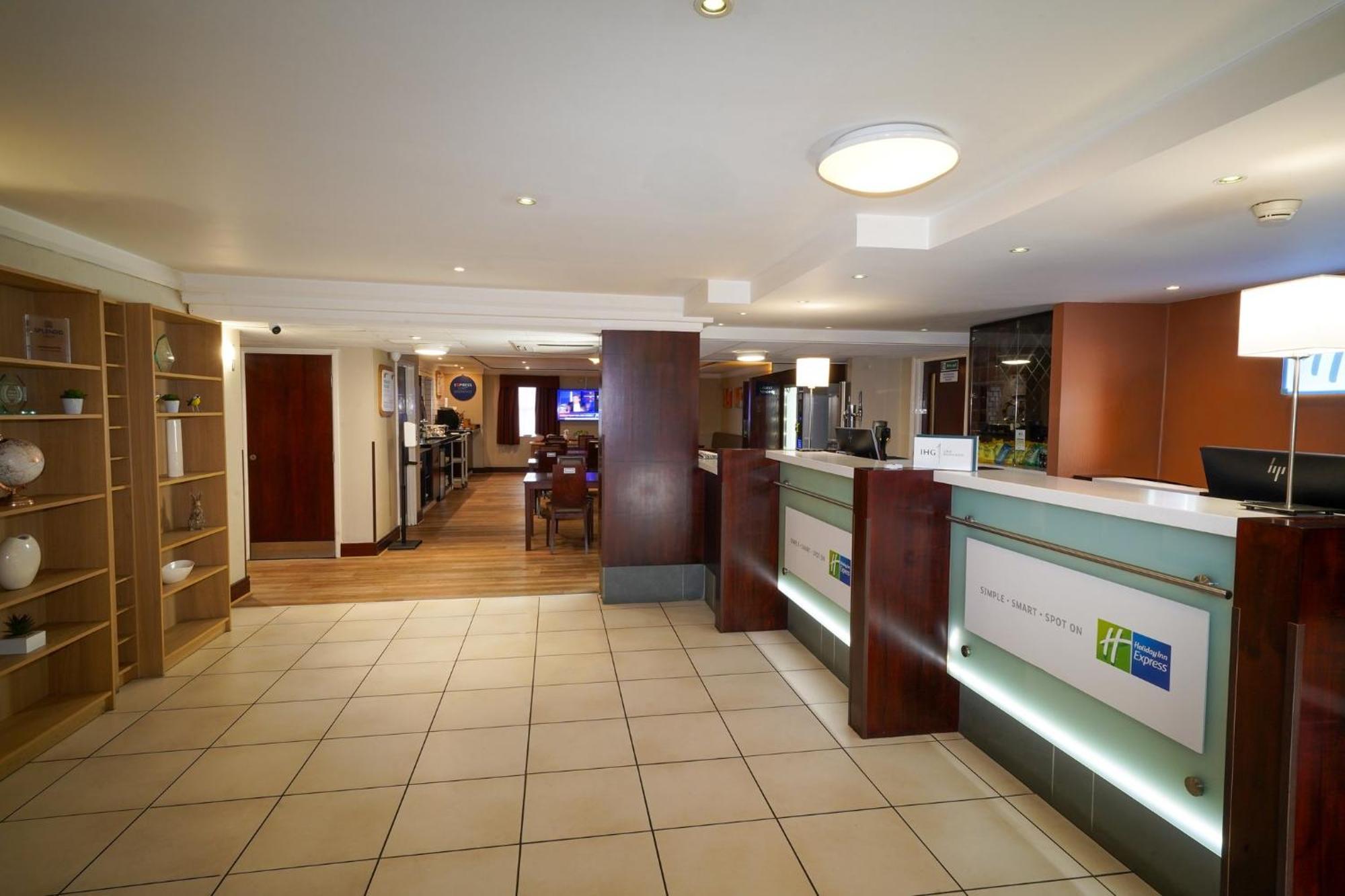 Holiday Inn Express Glenrothes By Ihg Esterno foto