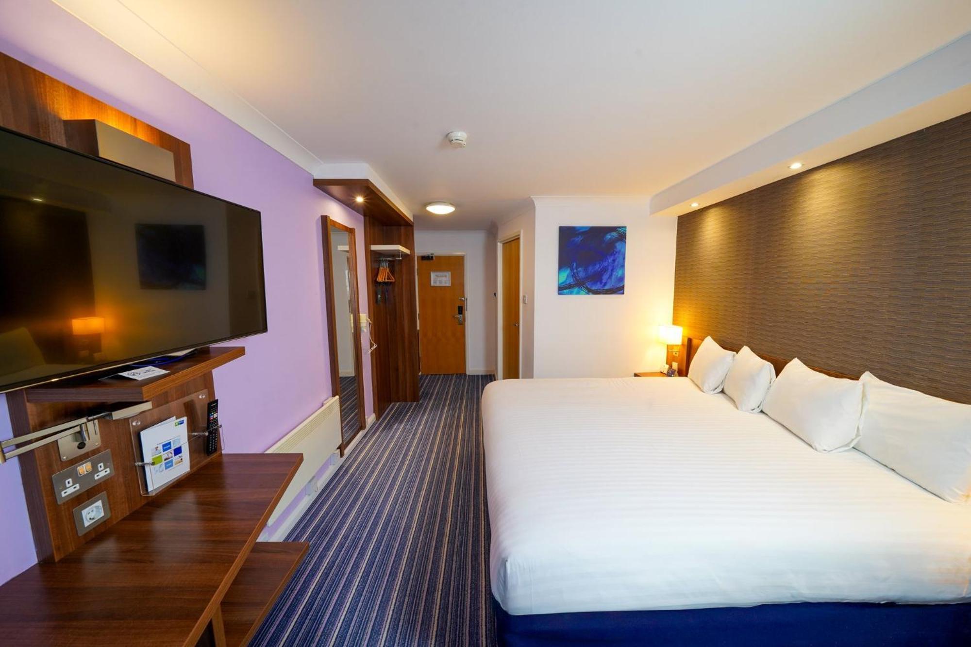 Holiday Inn Express Glenrothes By Ihg Esterno foto