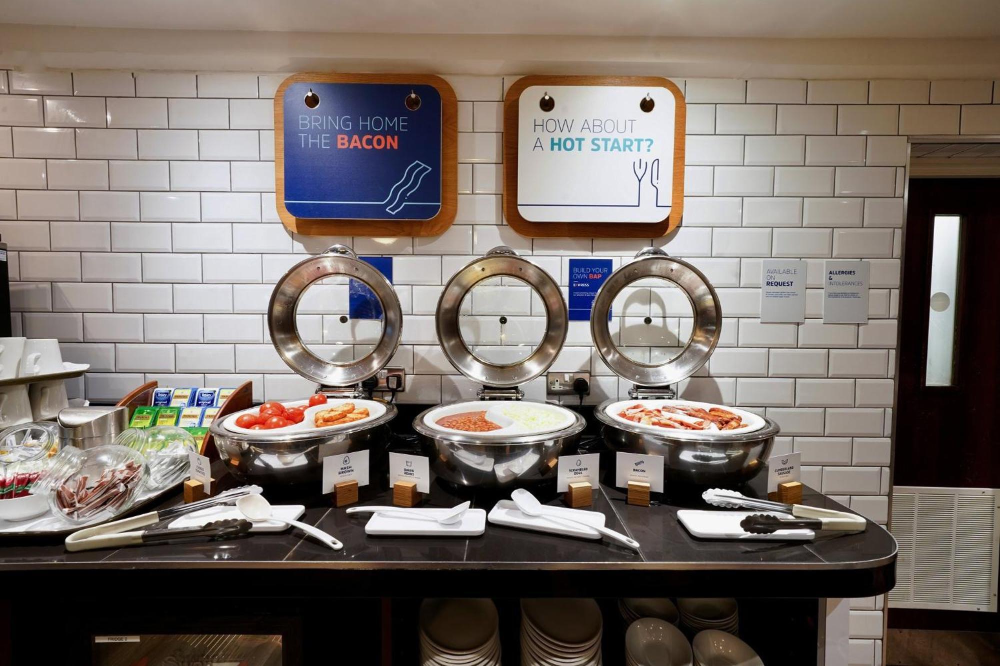 Holiday Inn Express Glenrothes By Ihg Esterno foto