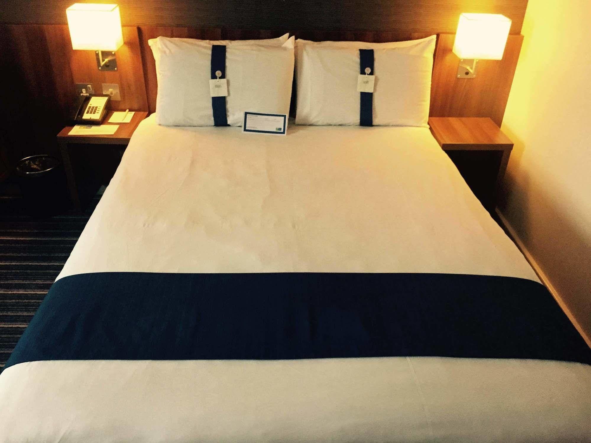 Holiday Inn Express Glenrothes By Ihg Esterno foto